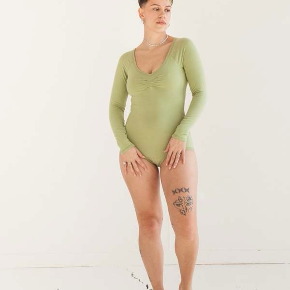 ARQ PISTACHIO GREEN NWT COTTON ORGANIC  V-Neck Long Sleeve Bodysuit